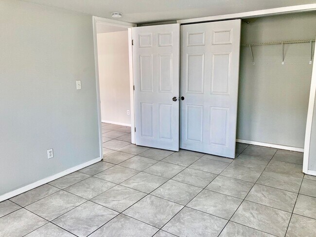 Photo - 5457 Erdrick St Unidad #3