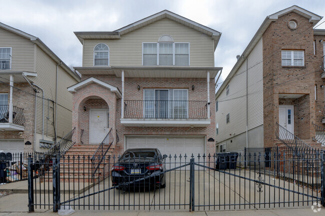 Building Photo - 86 Hawthorne Ave Unit 1 Rental