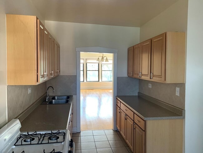 Howard Beach Apartments - Howard Beach Apartments