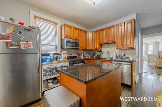 Photo - 3707 N Bosworth Ave Unit 1