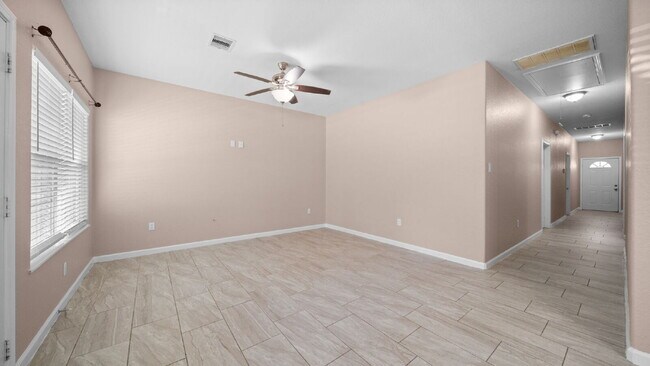 Move-in ready 3-bedroom, 2-bath, conveniently located near Lake Conroe & zoned to Montgomery ISD!