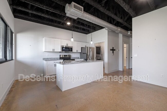 Photo - 295 Plus Park Blvd Condominio Unidad 116