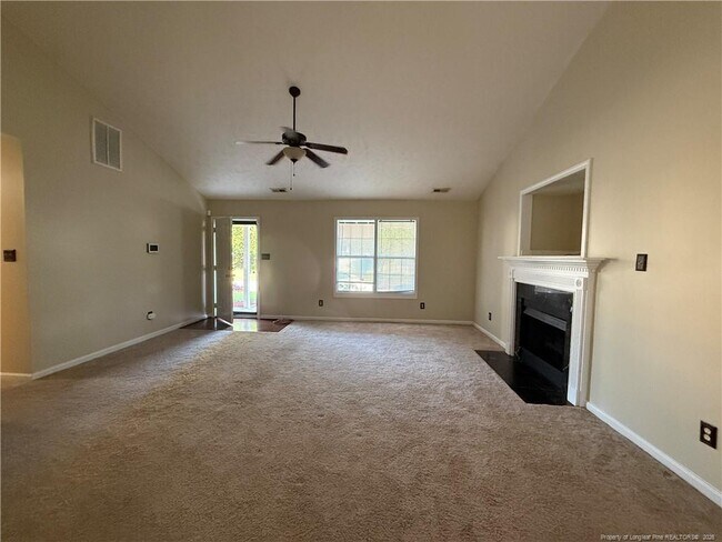 696 Fairfield Cir