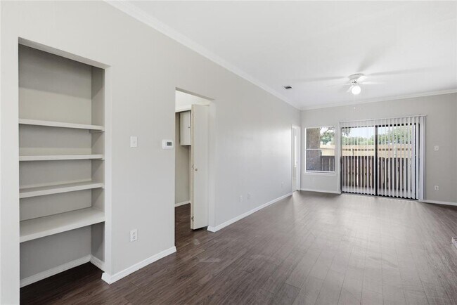 Photo - 2405 W Slaughter Ln
