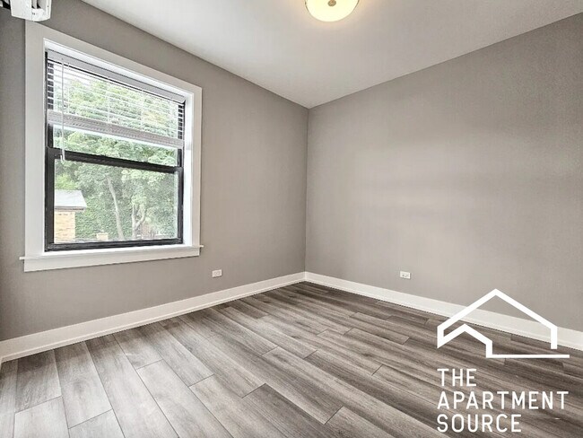 Photo - 3953 N Janssen Ave