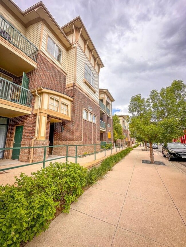 Building Photo - 3852 S Dallas St Unit 106