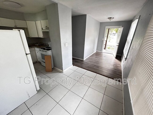 Building Photo - 2057 Brackland St Rental