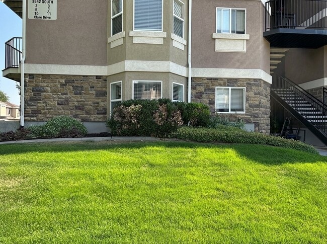 Building Photo - 3842 S Clare Dr Unit D3