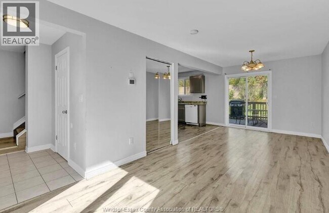 Photo - 3692 Holburn St