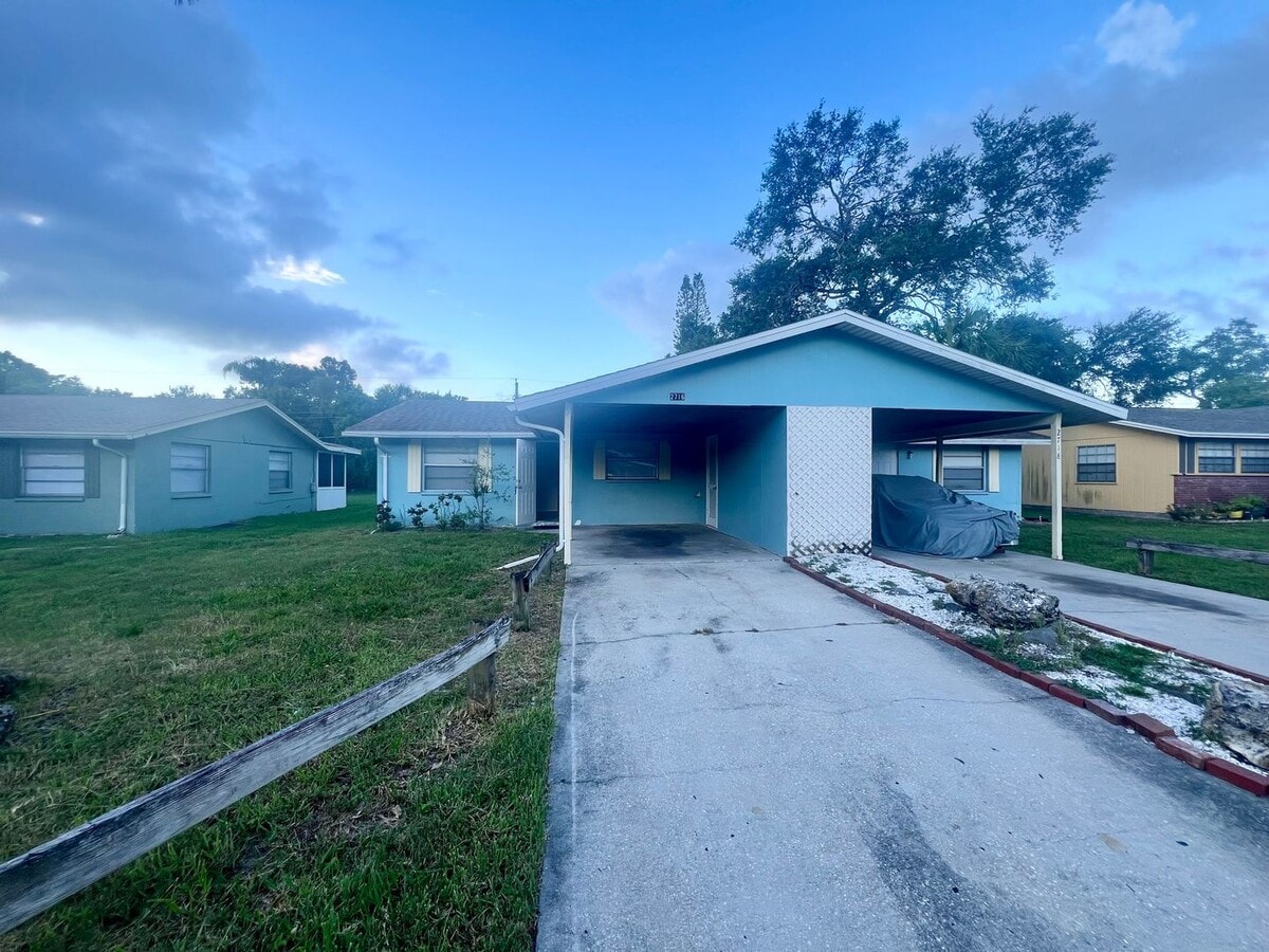 Photo - 2716 52nd Ave Dr W Apartamento Unidad 2718 52nd Ave Dr W