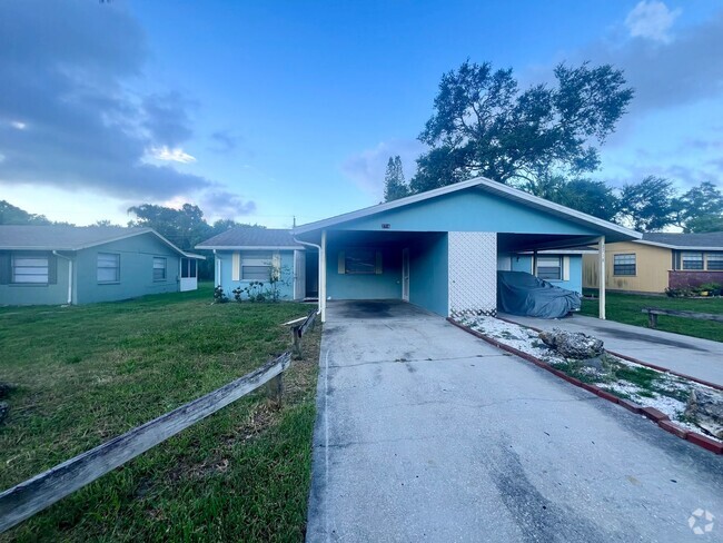 Building Photo - 2716 52nd Ave Dr W Unit 2718 52nd Ave Dr W Rental