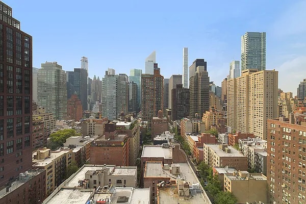 Photo - 347 W 53rd St