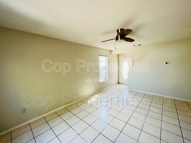 Photo - 6319 Waddesdon Wood