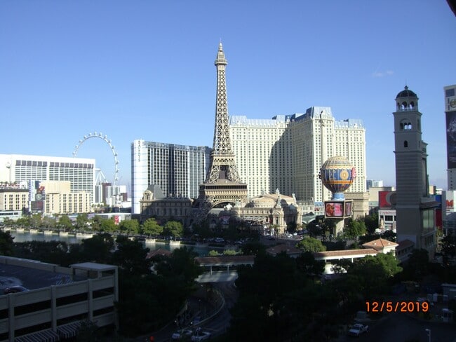 LOCATION, LOCATION, LOCATION.... - 3700 Las Vegas S Blvd Unit 1161