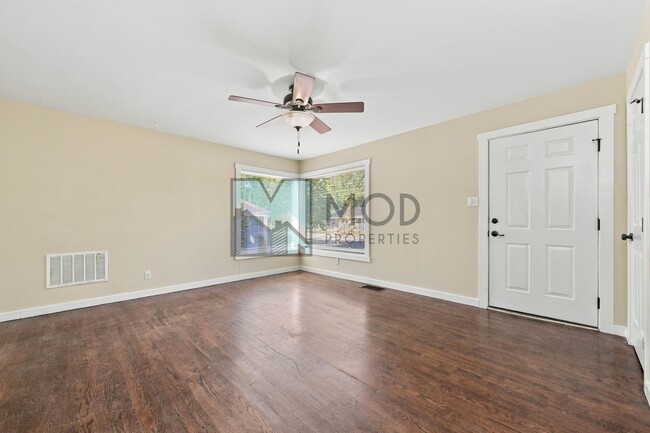 4776 E Utah Pl