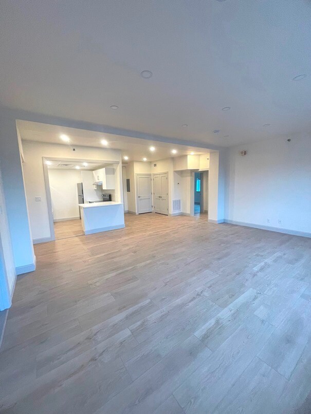 Photo - 475 MA-2 Unit 701-702