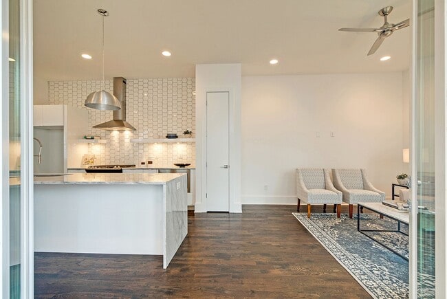Photo - 425a 35th Ave N
