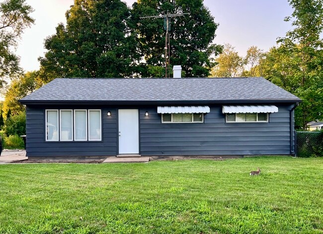 Building Photo - 1247 Dennis Dr Rental