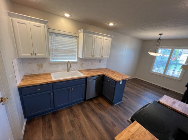 Photo - 3371 W Erie St