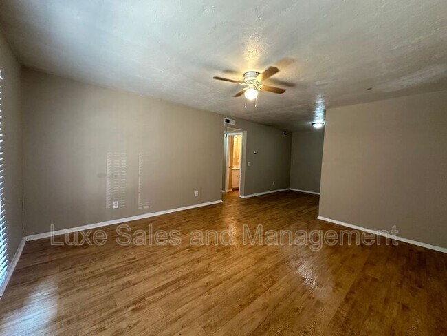 Photo - 6016 NW Expressway Unit B