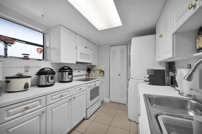 Photo - 6320 SW 138th Ct Unit 408