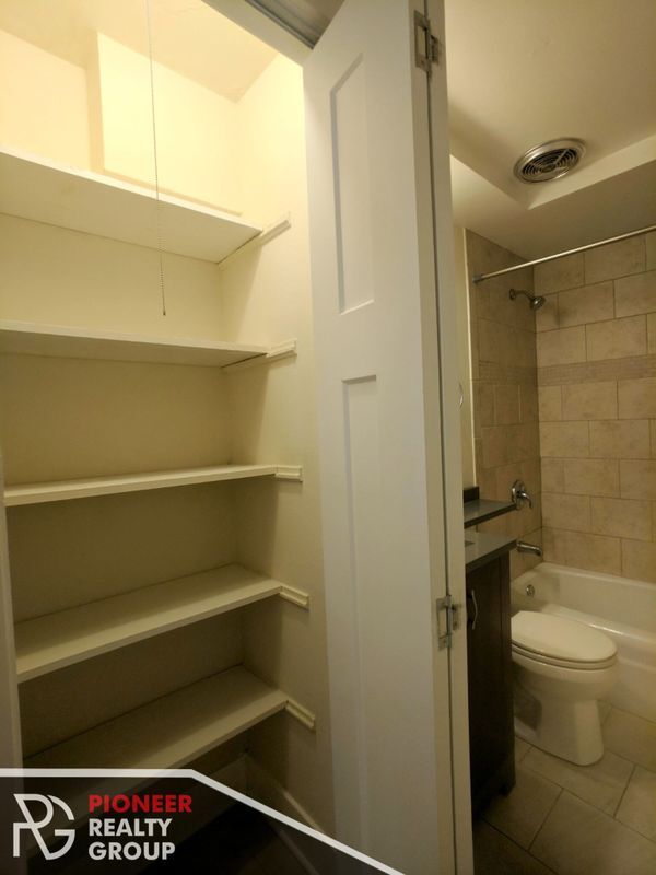 445 W Barry Ave Unit 105