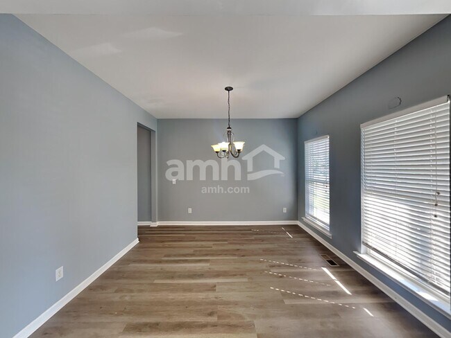 Photo - 116 Camerado Ln