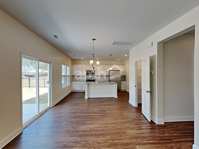 Photo - 1356 Lomond Dr