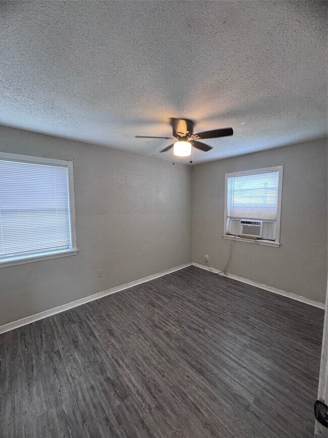 Photo - 1610 Mystic St