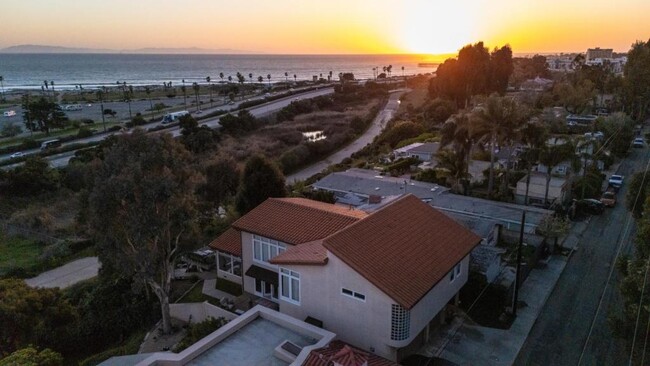 Photo - 1700 Vista Del Mar Dr House