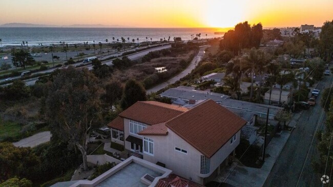 Building Photo - 1700 Vista Del Mar Dr Rental