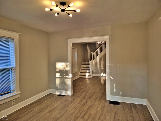 Photo - 1820 Singleton St