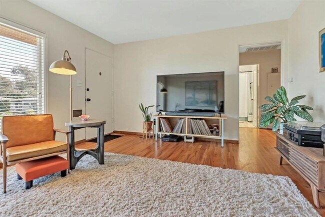 Photo - Charming Cottage in College East - Available Beginning of July 2026