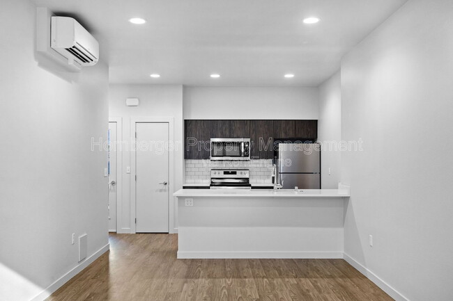 Photo - 1860 N Hamilton St