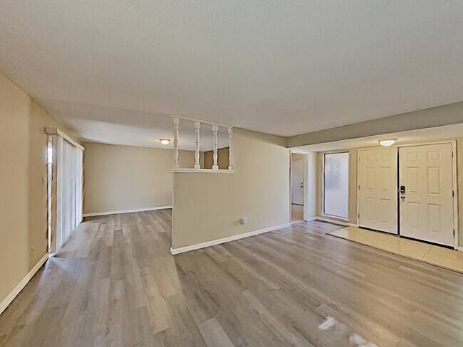 Photo - 5930 Hollyhurst Way