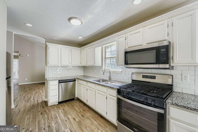 Photo - 1233 Waterton Trail