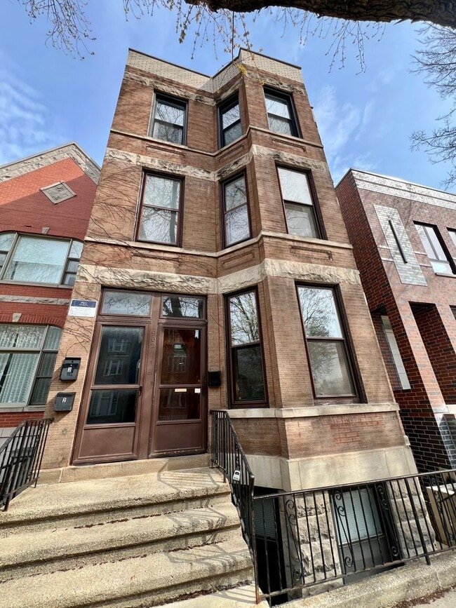 Photo - 1902 W Cortland St Unidad 1