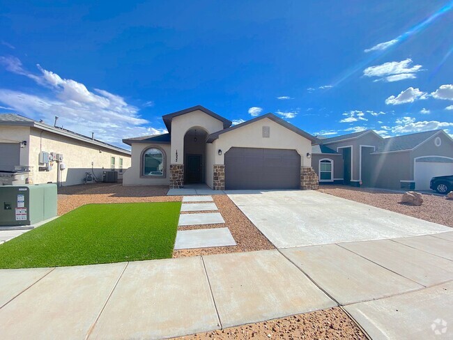 Building Photo - East El Paso 3 bed Refrig A/C Rental