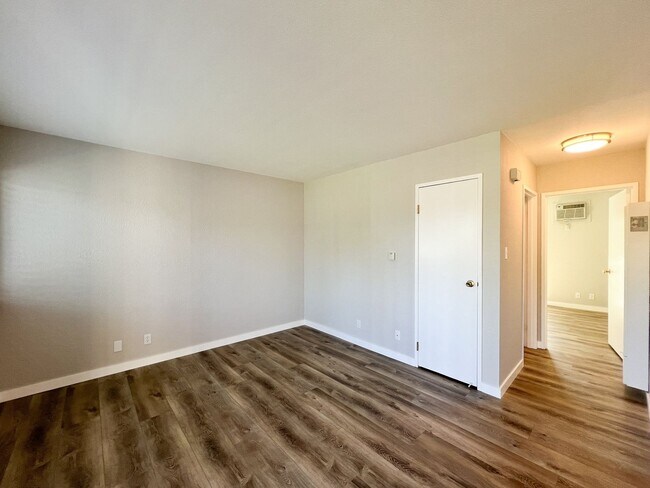 Photo - Pine Street, 1750-1780* Unidad 1780