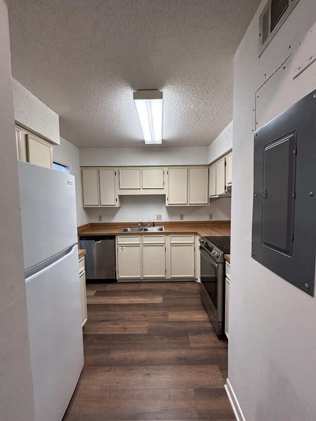 Photo - "Charming 2-Bedroom Townhouse in Fort Walton Beach!" Unit B