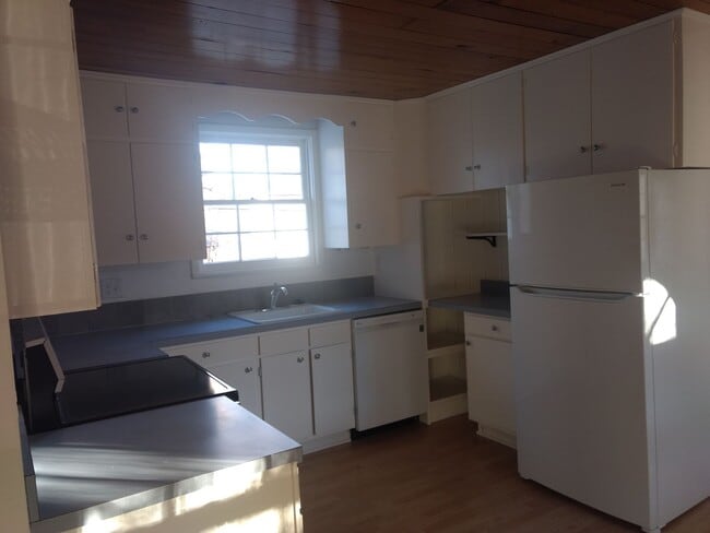 Photo - 2 BED/1 BATH HOME IN NEWLANDS AVAILABLE July 3rd!