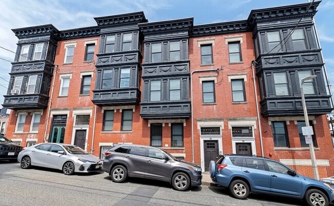 Building Photo - 14 Pearl St Unit B