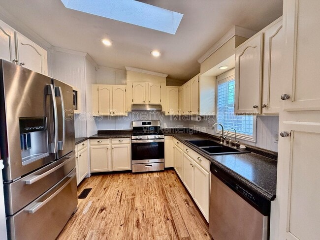 Photo - 501 Prairie Ave