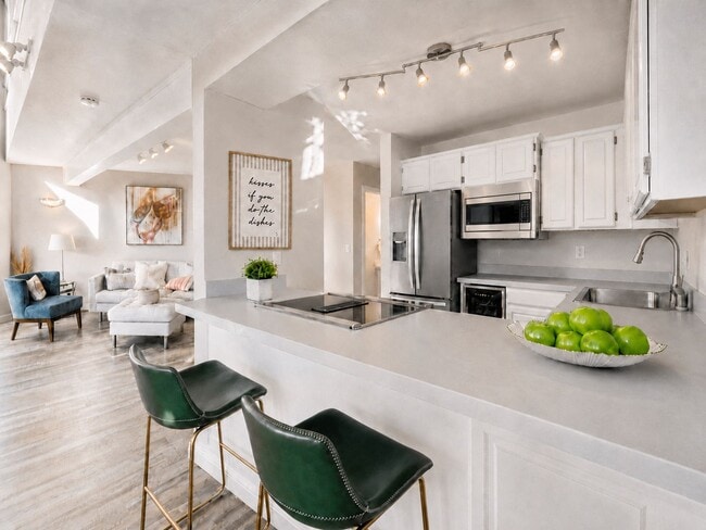Building Photo - Renovated Los Gatos Retreat Backing to Oak Meadow Park