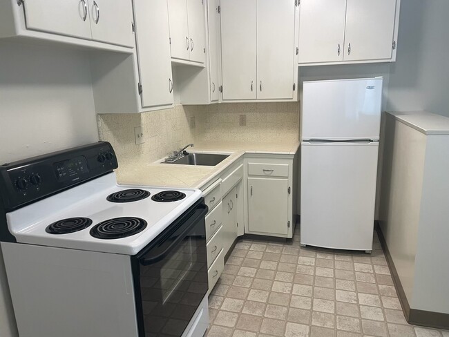 Photo - 2253 2nd Ave