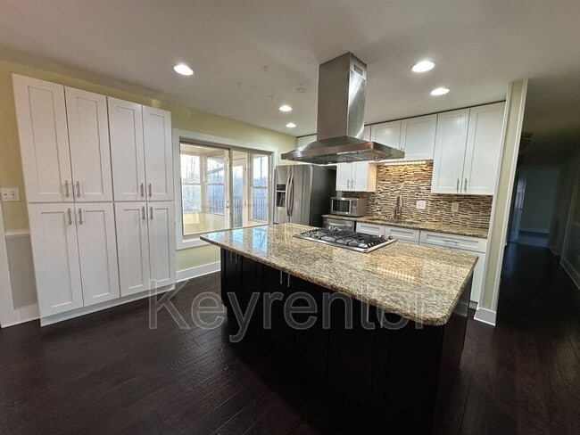 Photo - 303 Highstone Ln