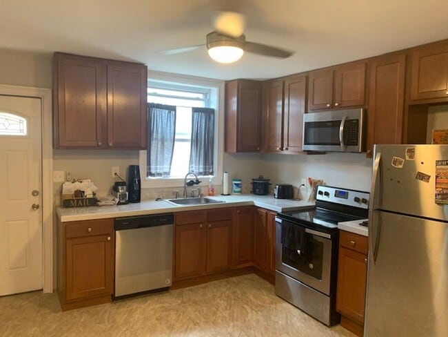 Building Photo - 1840 Jancey St Unit Apt 2