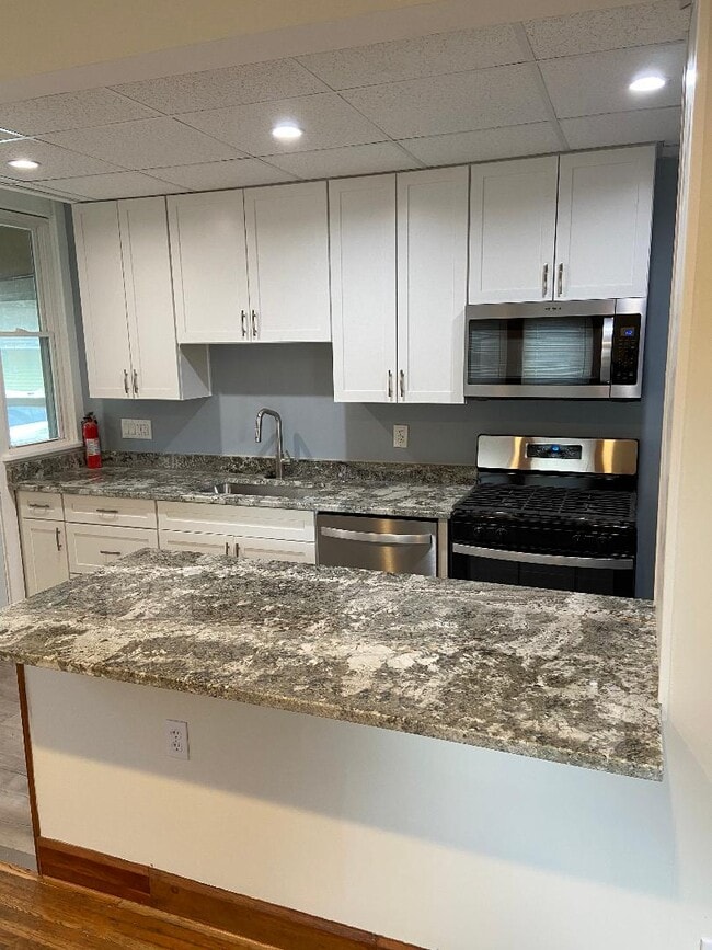 Building Photo - 472 E Maynard Ave