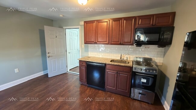 Building Photo - 49 Farson St Unit Apt 3