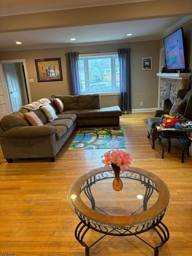 Photo - 521 Pleasant Valley Way